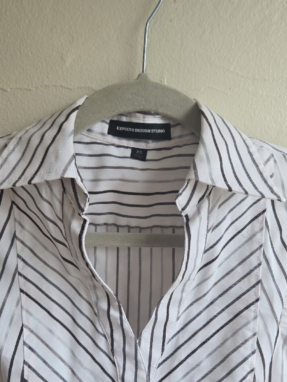 ​Express Design Studio Striped Sleeveless Button-Down Shirt Size XS_0101 - Picture 2 of 4